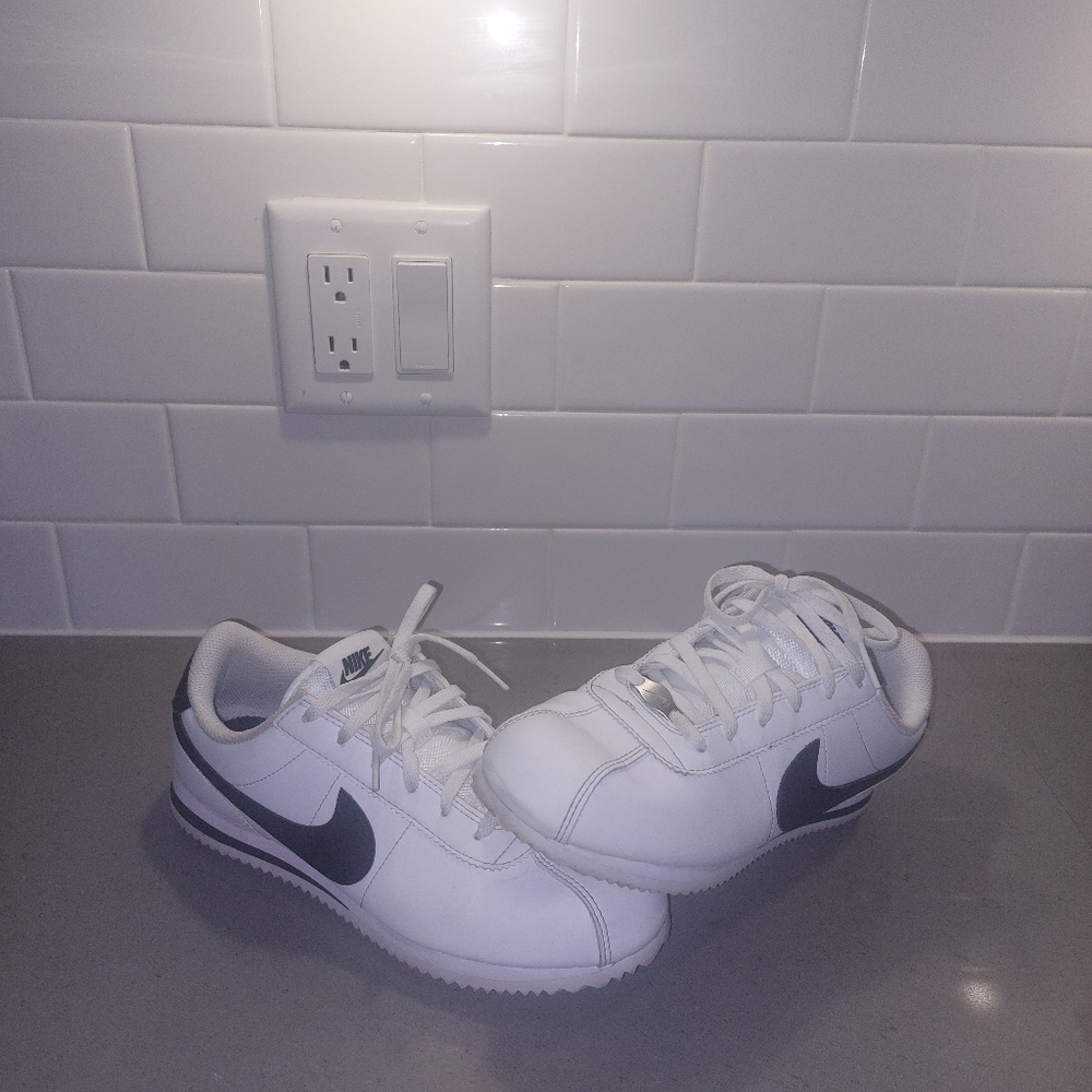 "Nike" Cortez Color White and Black Size:37